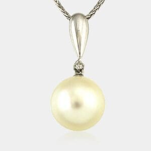 Tran Round White Pearl Pendant