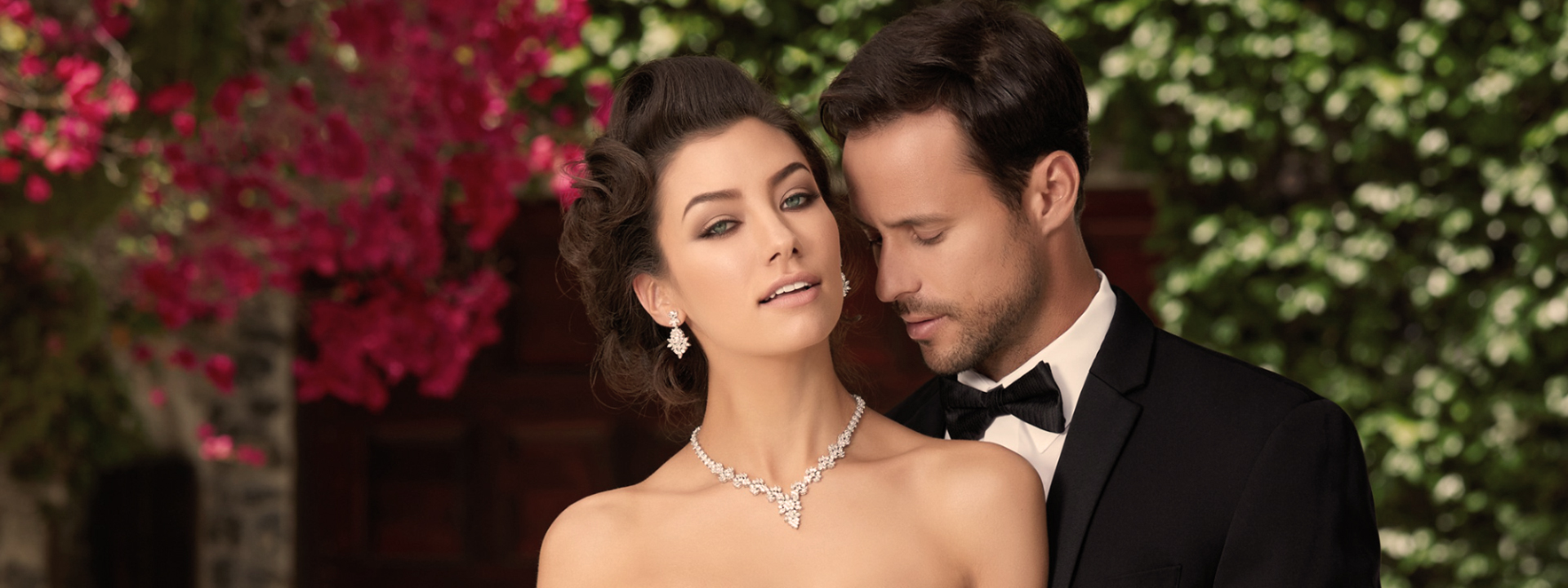 couple-diamond-necklace-earrings